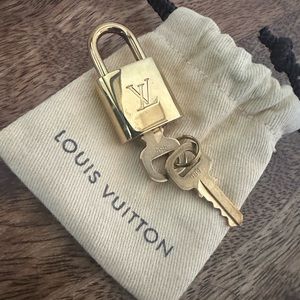 Louis Vuitton lock with 2 keys and dust bag